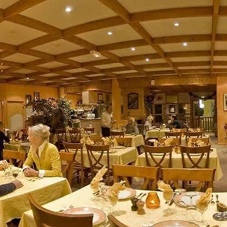 Du Hameau Hotell 3*