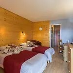 Du Hameau Отель 3*