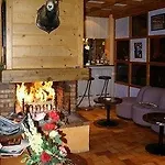 Du Hameau 3*