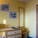 Du Hameau Отель