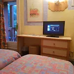Du Hameau 3*