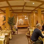 Du Hameau Отель