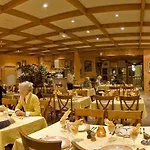 Du Hameau Отель 3*