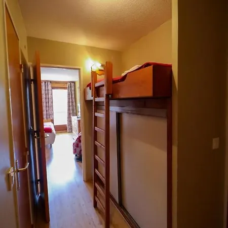 Du Hameau 3*