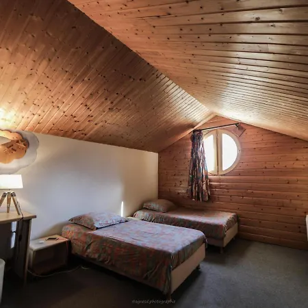 Du Hameau 3*