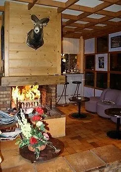 Du Hameau 3*