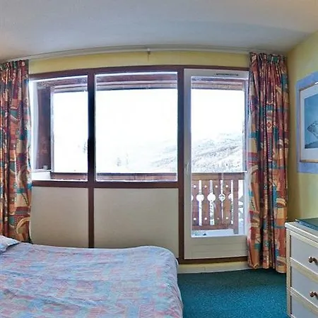 Du Hameau 3*