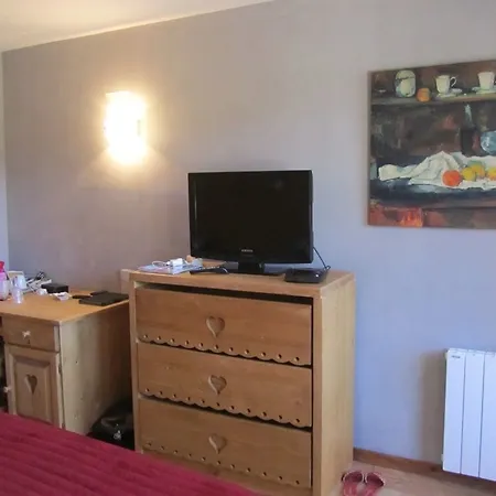 Du Hameau 3*